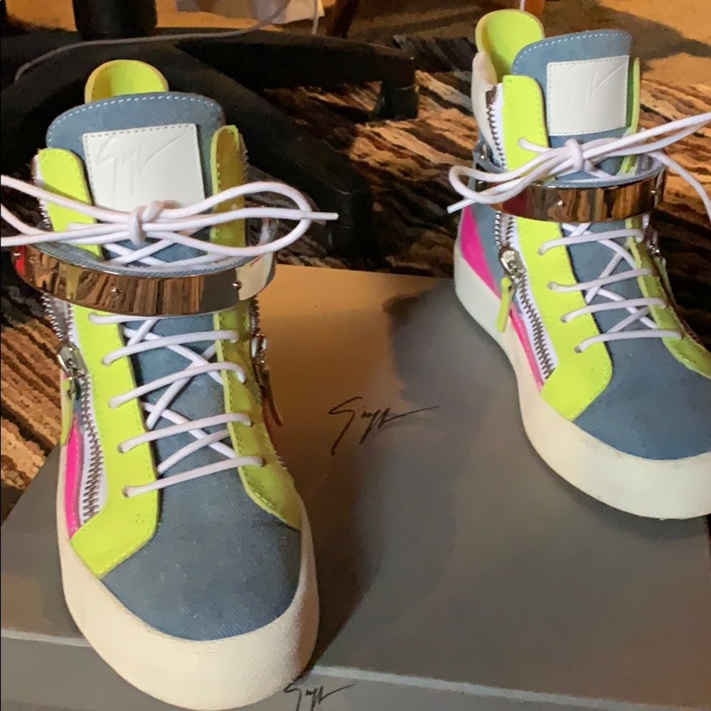 Designer 👩🎨 sneakers - Picture 3 of 7